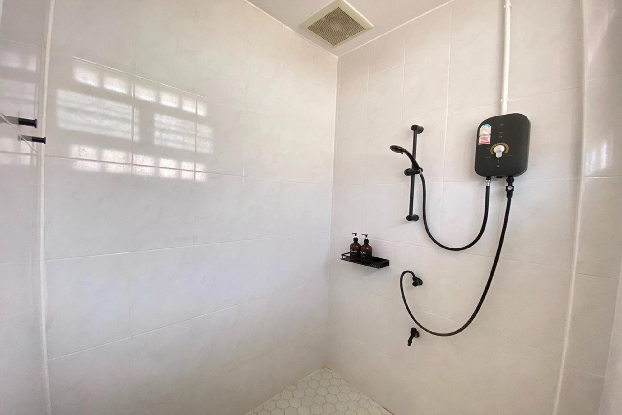 Yindee Travellers Lodge Нан Екстериор снимка