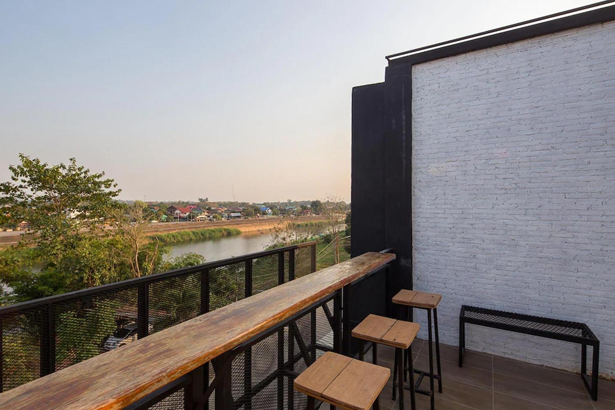 Yindee Travellers Lodge Нан Екстериор снимка